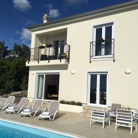 Holiday Home Aqua Smrika Luaran gambar