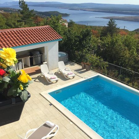 Holiday Home Aqua Smrika Luaran gambar