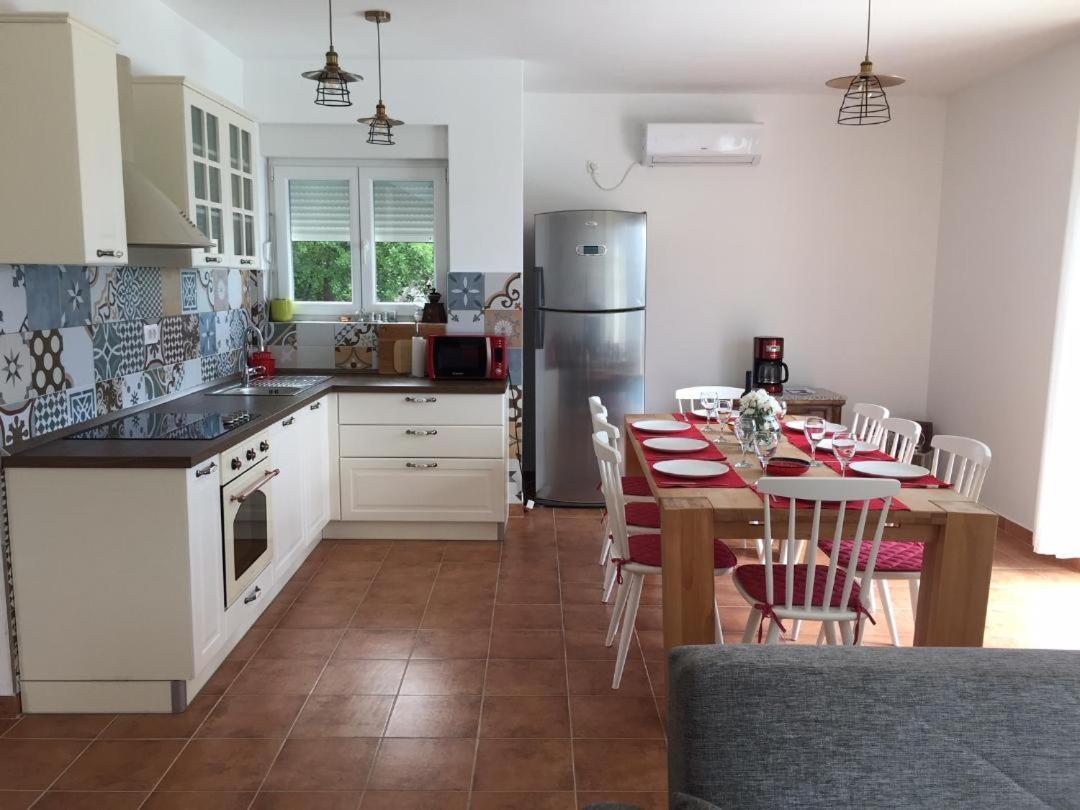 Holiday Home Aqua Smrika Luaran gambar