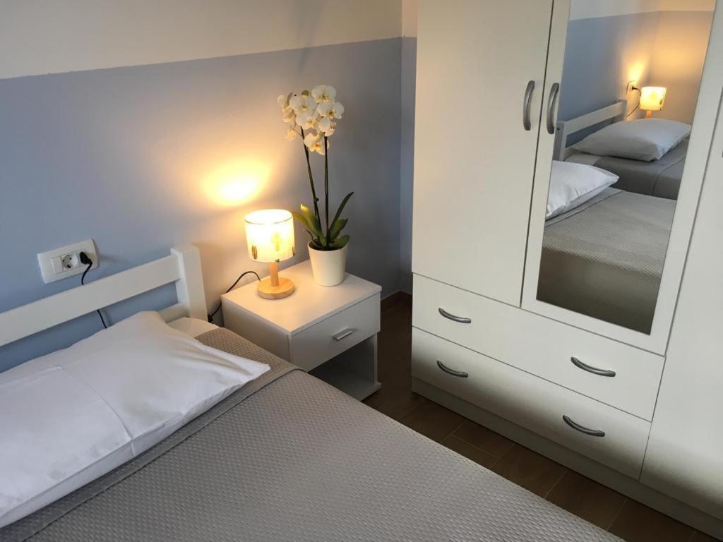 Holiday Home Aqua Smrika Luaran gambar
