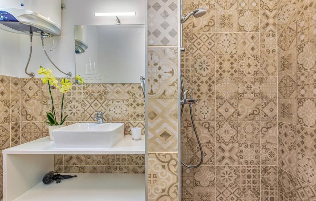 Holiday Home Aqua Smrika Luaran gambar