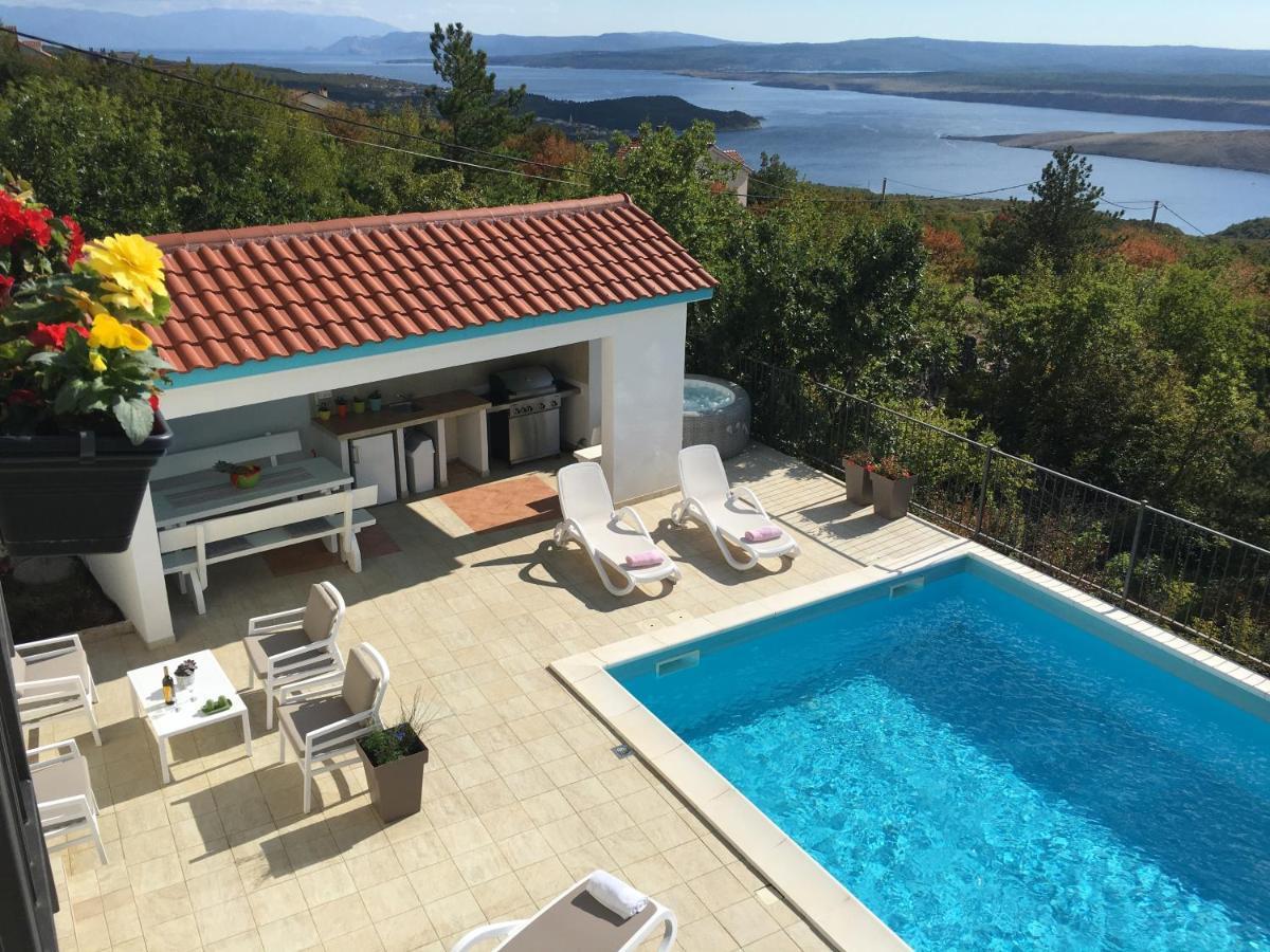 Holiday Home Aqua Smrika Luaran gambar