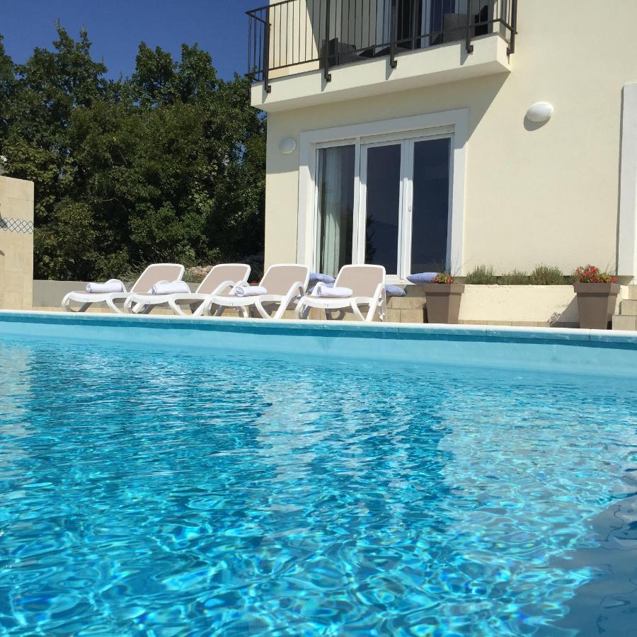 Holiday Home Aqua Smrika Luaran gambar