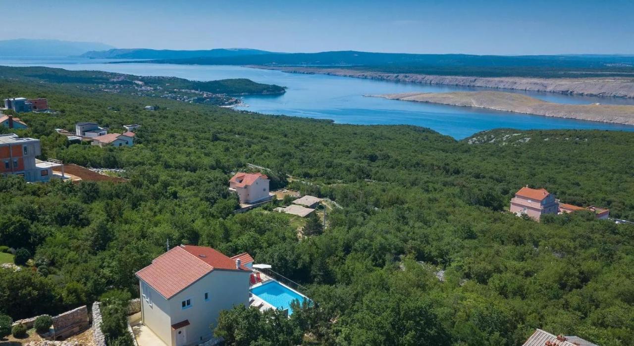 Holiday Home Aqua Smrika Luaran gambar