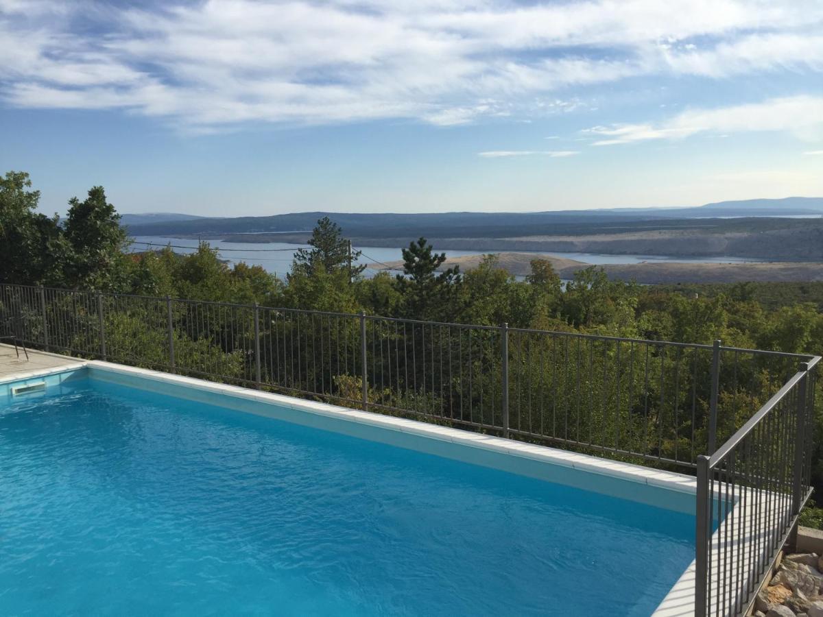 Holiday Home Aqua Smrika Luaran gambar